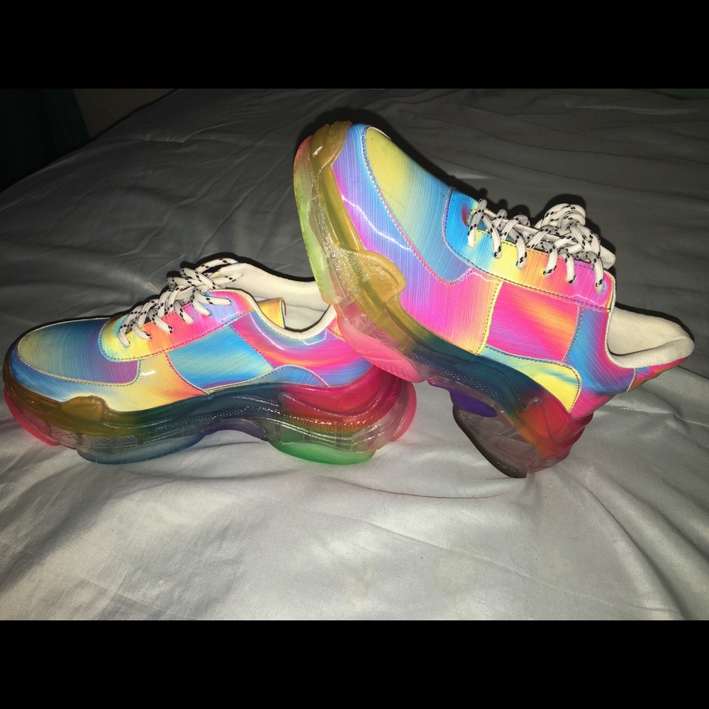 These beautiful color 5.5 shoes I got from MDT. I’ve only wore them 3 times.